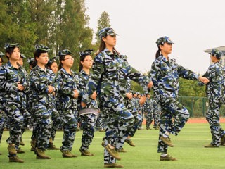 一场坚持不懈的青春旅行——记17级新生军训心得