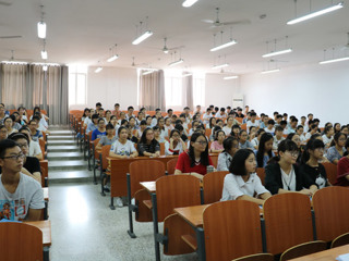 经济学院举行2017级新生开学典礼暨入学教育动员会