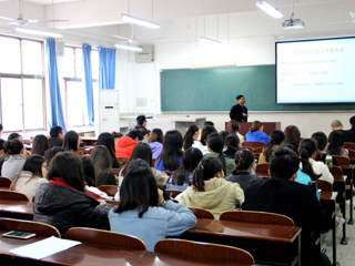 南京财经大学张从军教授应邀到数学科学学院作学术报告